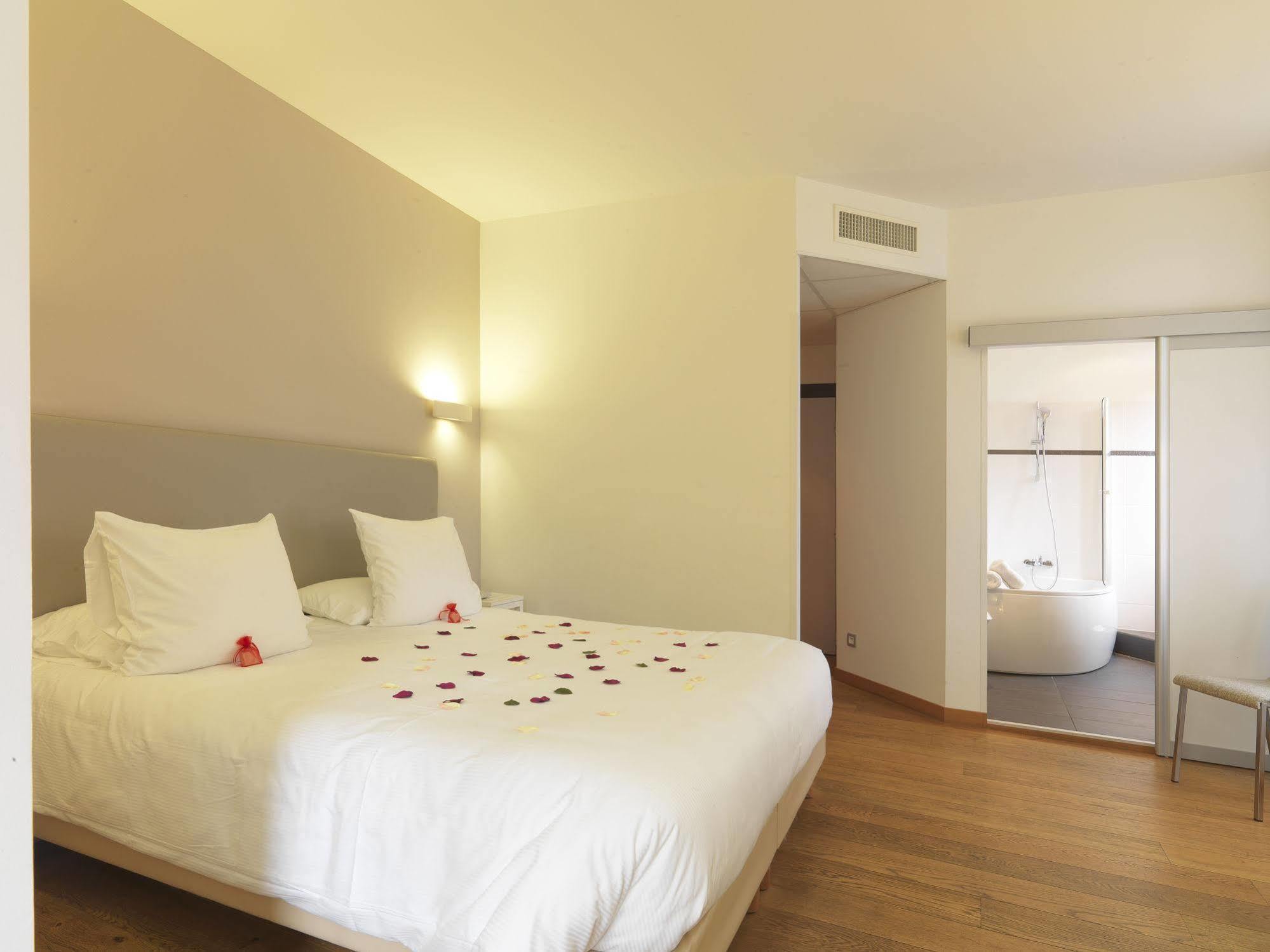 Le Manoir D'Agnes Logis Hotel Restaurant Tarascon-sur-Ariège Dış mekan fotoğraf