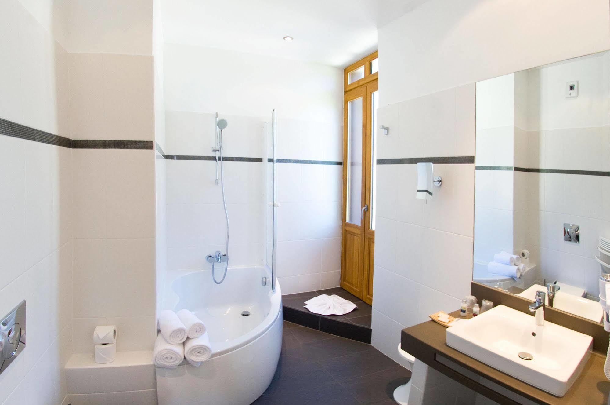 Le Manoir D'Agnes Logis Hotel Restaurant Tarascon-sur-Ariège Dış mekan fotoğraf